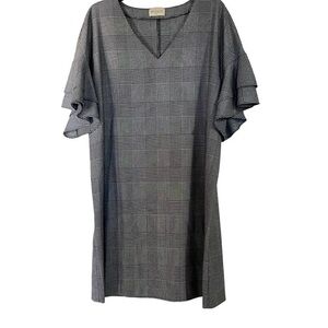 Bella Ella•Black|White Gingham V-Neck Ruffled Dress